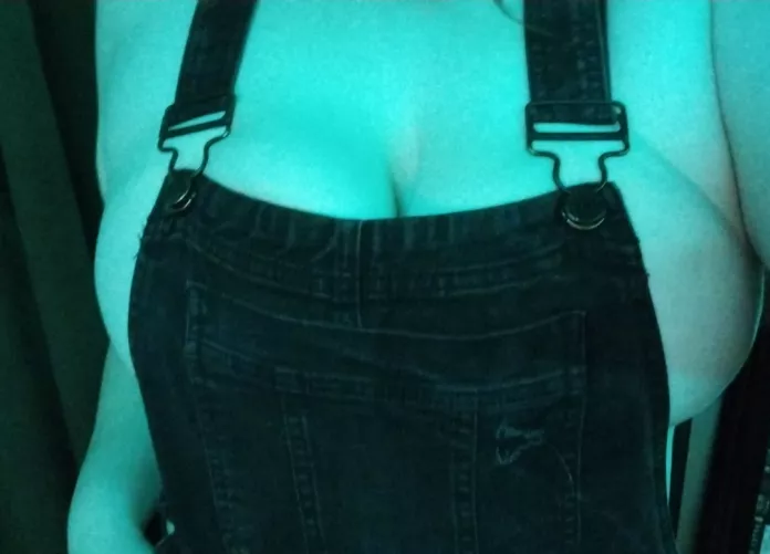 Happy titty Tuesday (🍁F)