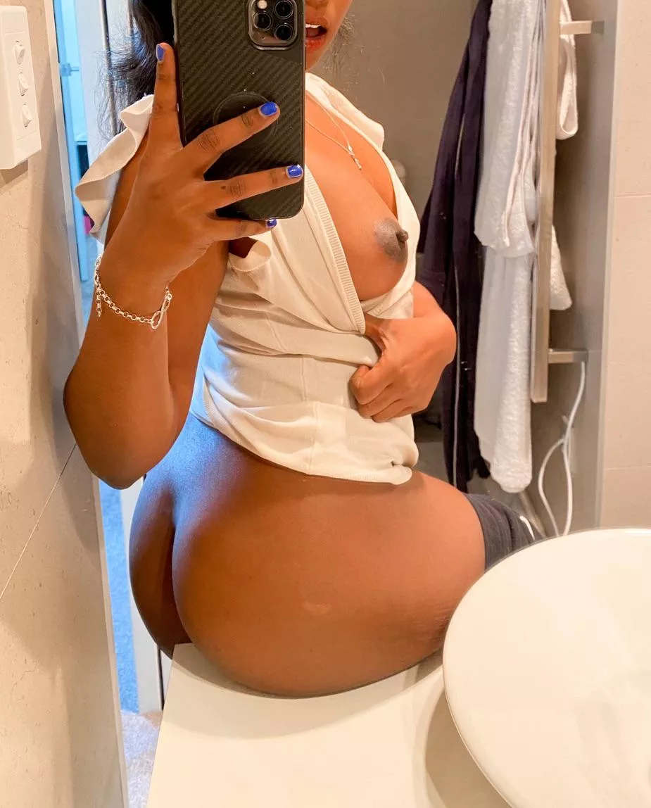 Here’s a booty pic for ur Friday 