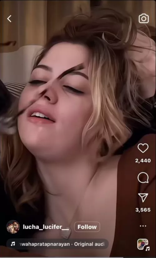 Hey folks of this sub, I just got a ss from my friend, will anybody be kind enough to recognise her ? Thanks in advanced 