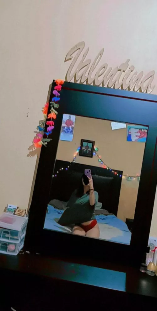 Holaaaa 😁 me llamo Valentina, recurro a esto ya que mi novio y yo estamos pasando por un momento difícil y ocupamos $ 🥲. Vengo a ofrecer unas fotos sexys mías 🔥. Baratas, manden Dm 😄