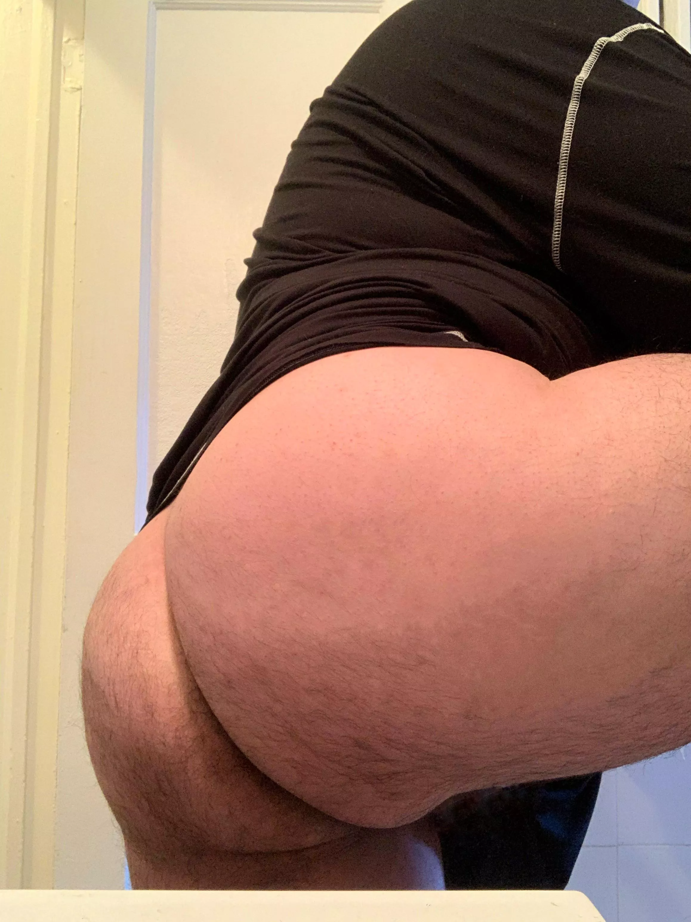 Hope everyone’s having a good start to the weekend! I’m just missing a big floppy cock 😋