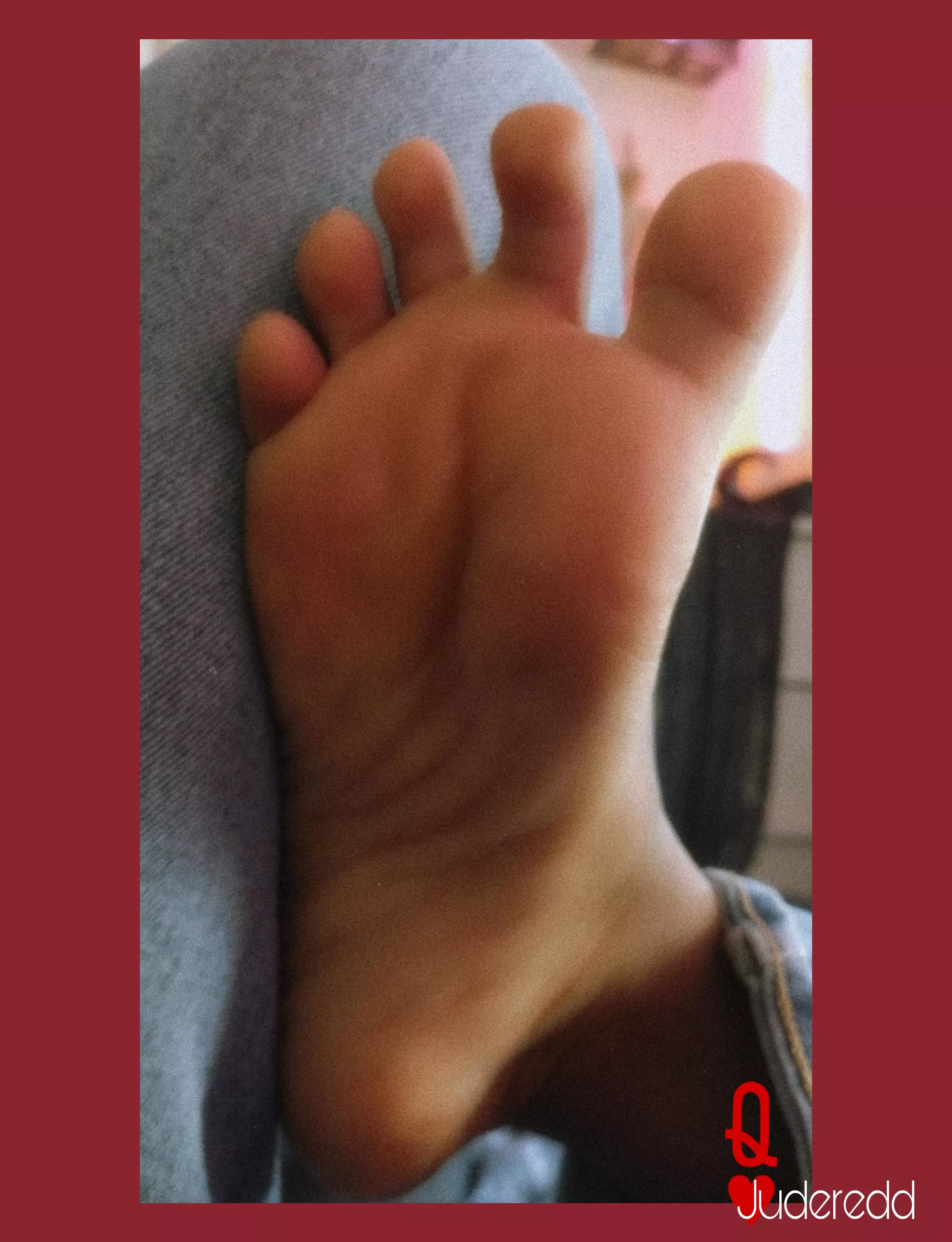 How many kisses would you leave?, you want to worship me, I know darling I know 🖤