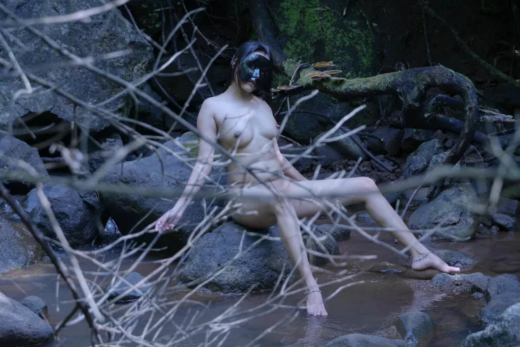 I am feeling that I will feel relaxed on this natural bed(f)