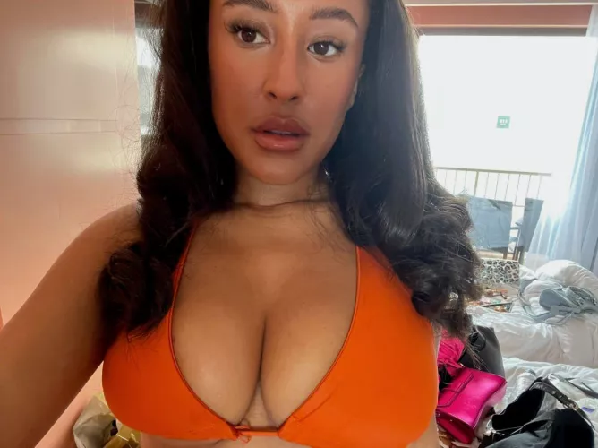 I know you love to stare at my natural beauty 