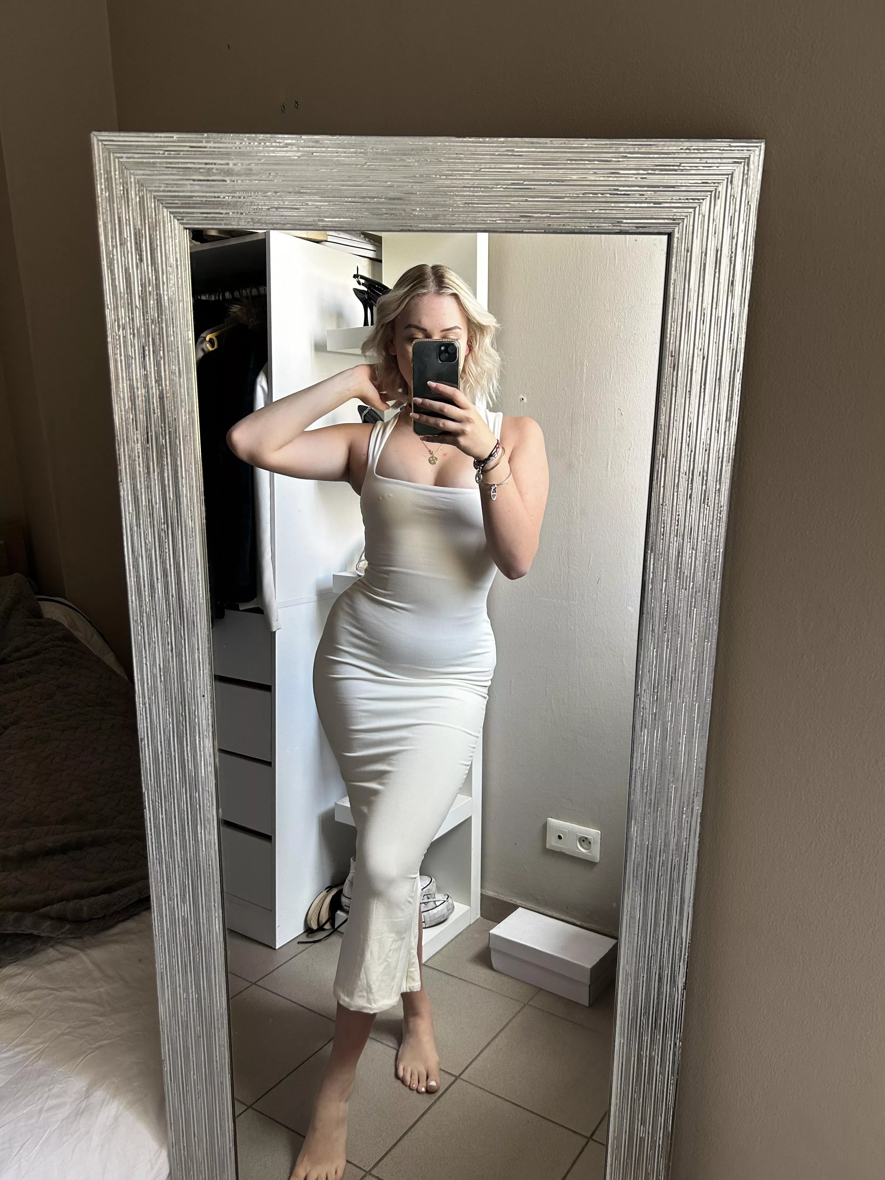 i like guys that like white dresses 