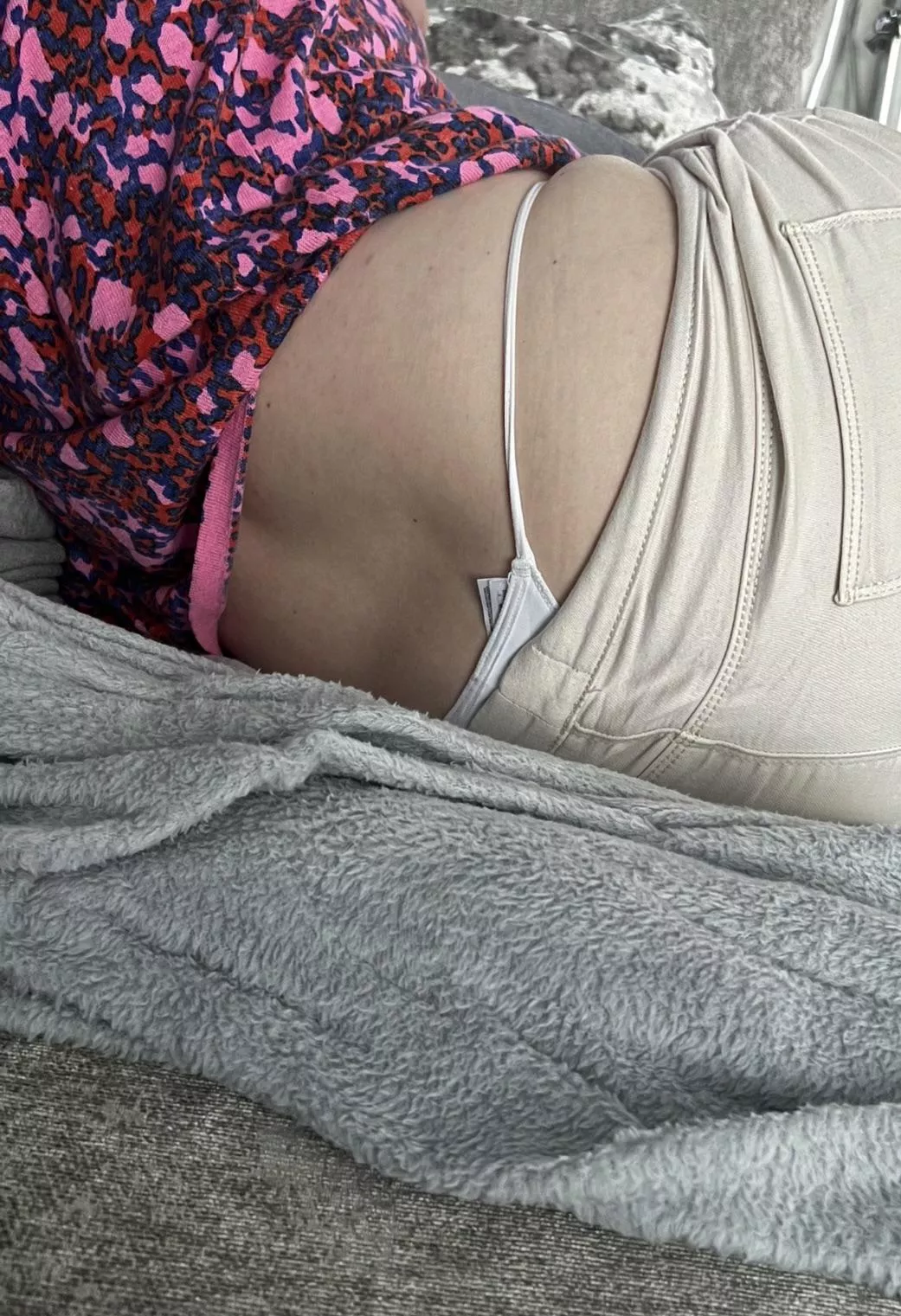 I love my thong out and I love people being able to see it 💁‍♀️