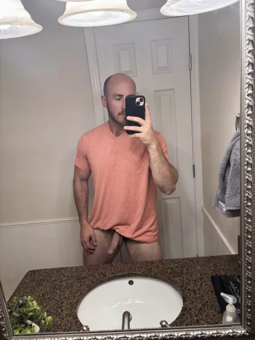 I was bullied in high-school…now I post nudes online for strangers lol