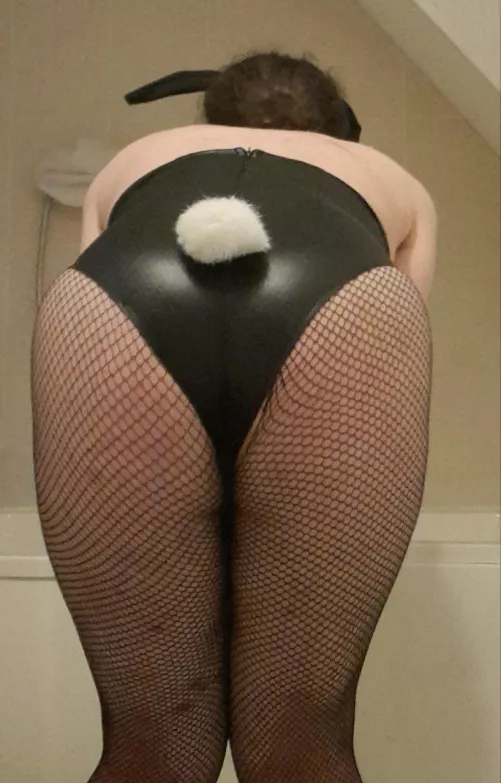 I wonder if anyone will cum to this... 🐇 