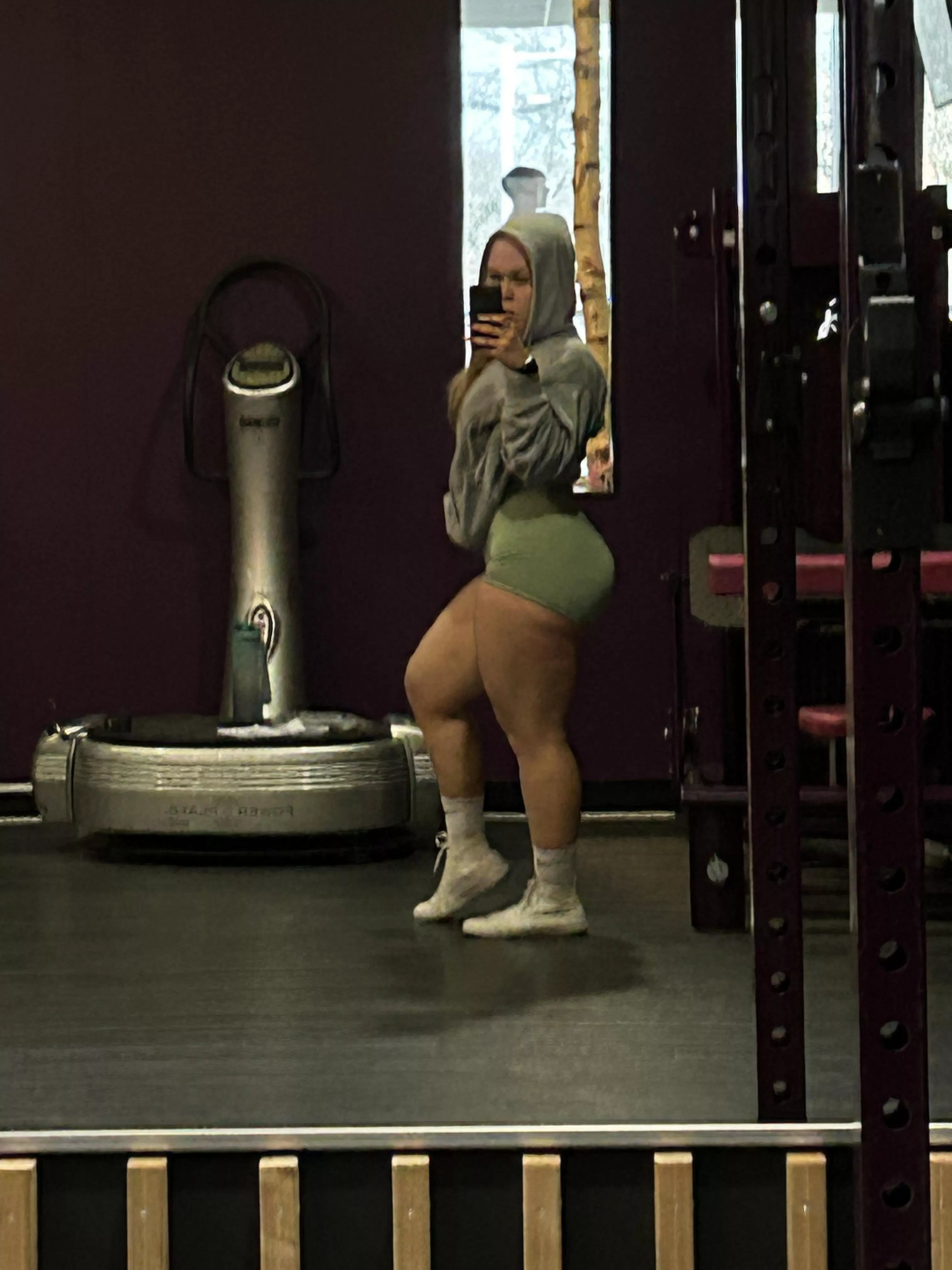 I wonder if you are into gym mommies like me.