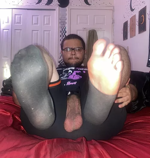 If you break eye contact with me you lose 👀