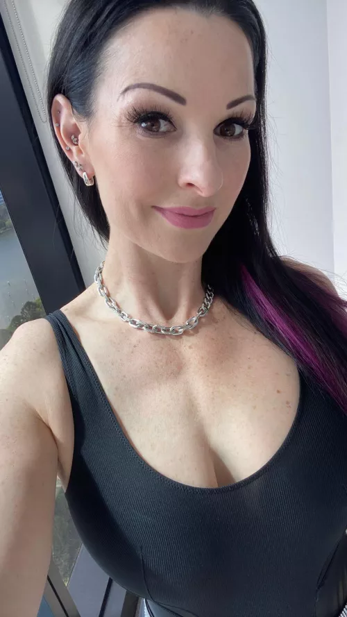 I'm the kind of girl that let's you cum inside. Would you risk it?