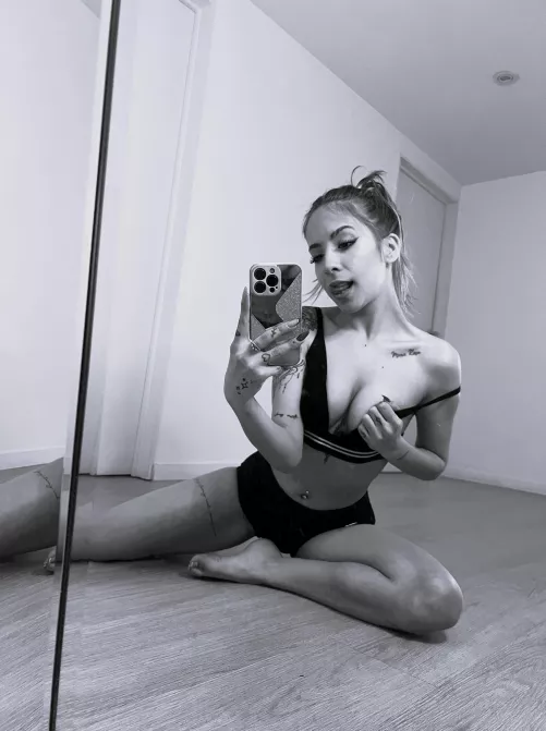 Imagine all the other mirror selfies I take