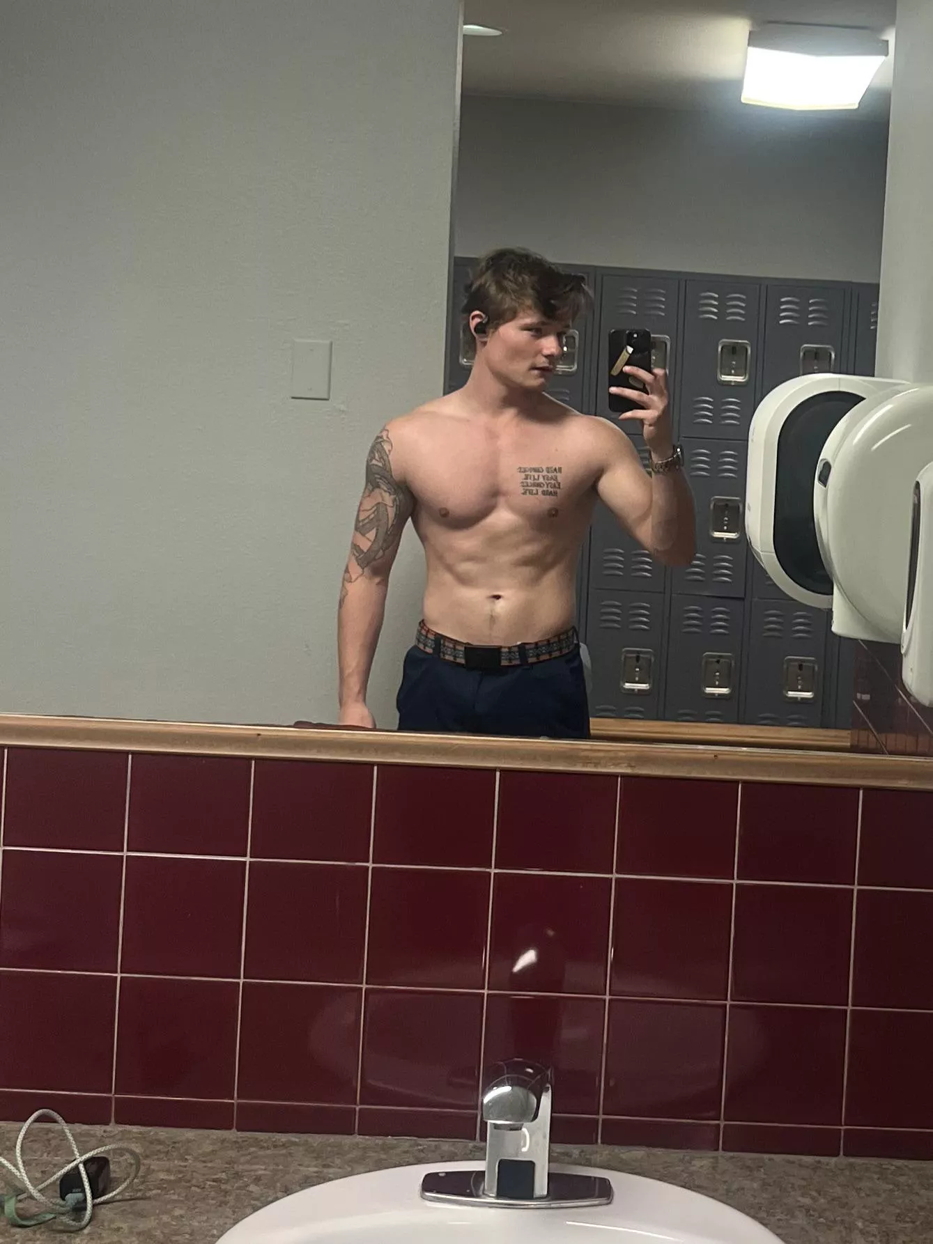 Is there any actual swingers or people looking to meet up on Reddit? I feel like everyone is a OF promoter 