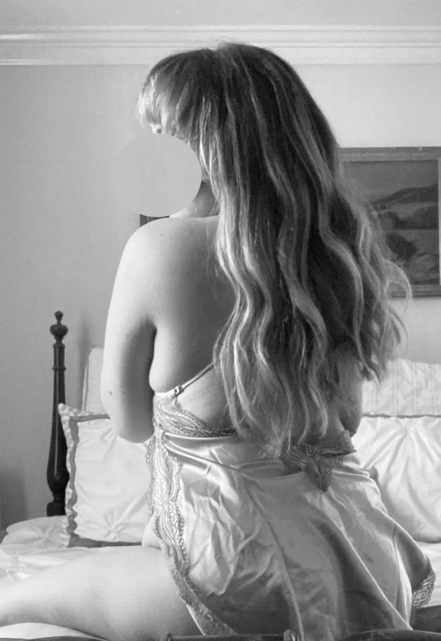 It’s not flannel, but it’s definitely Friday babes 💝