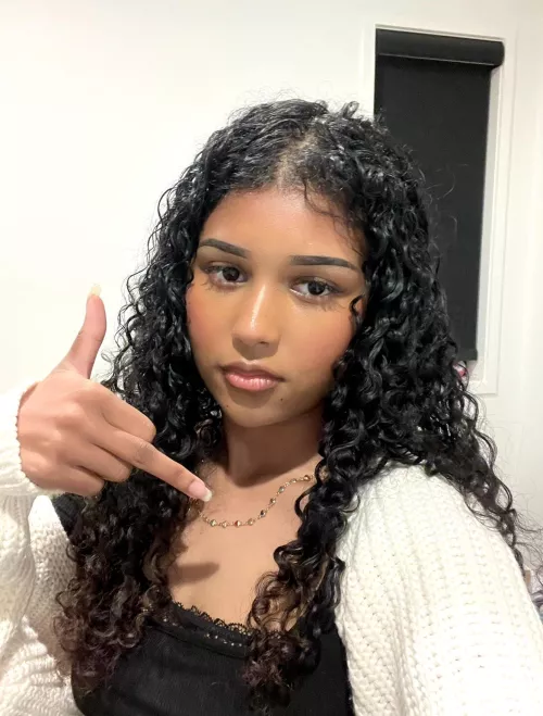 it’s payday bitches!! i’m still stunning, and ur still pathetic so the best way to put away that paycheck is by handing it to me. you know it’s mine the moment u saw this pic