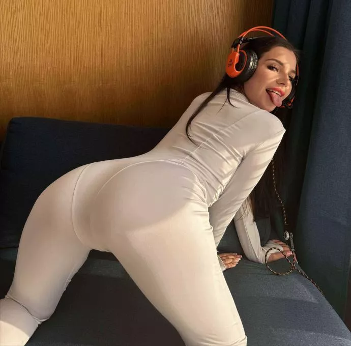 I’ve got that wild look that’ll drive you crazy