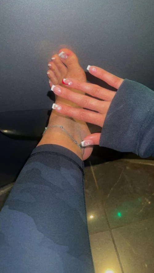 Just a little peek at my favorite accessory... Still figuring where I'm stepping next😉👣[OC]