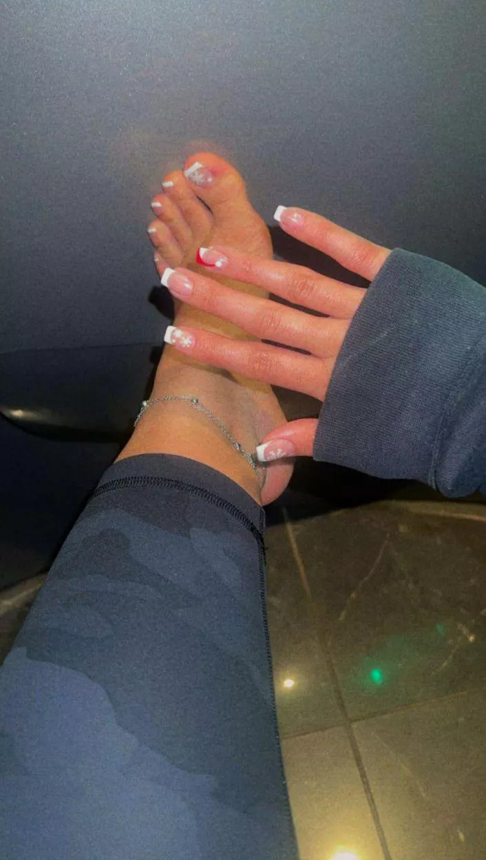 Just a little peek at my favorite accessory... Still figuring where I'm stepping next😉👣[OC]