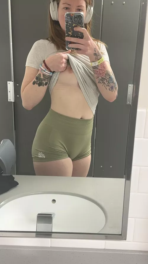 just a little sneak peak after a good leg day ;) im so happy with how my glutes are growing tooooo