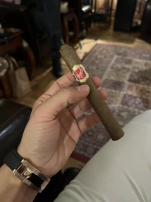 Just picked up a Farnach Exclusivo. Excited to try this lesser-known Cuban brand!