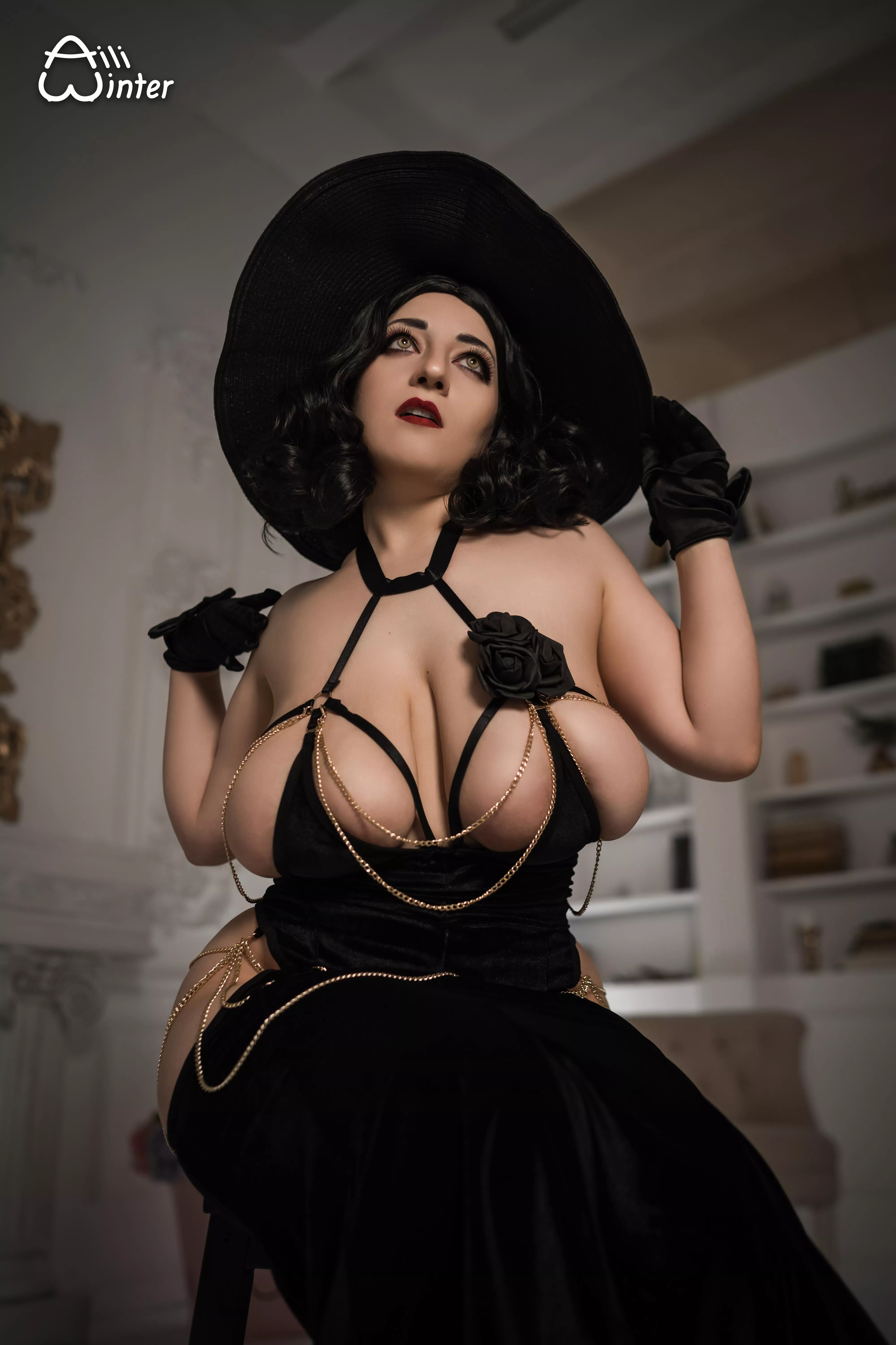 Lady Dimitrescu is on a date with you (Aili Winter)