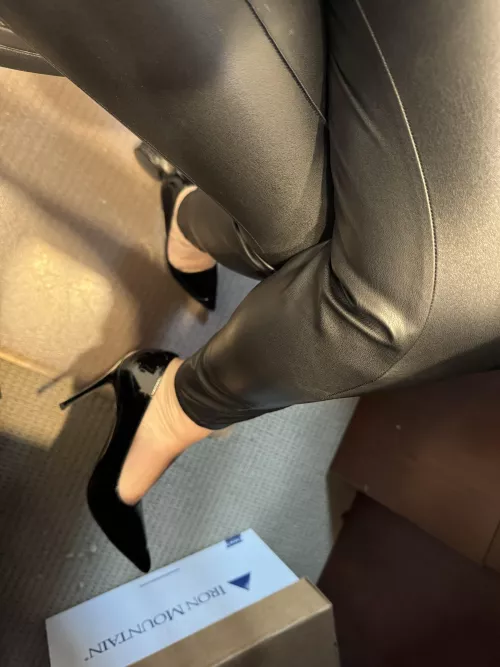 Leather and heels!! Perfect combo! 