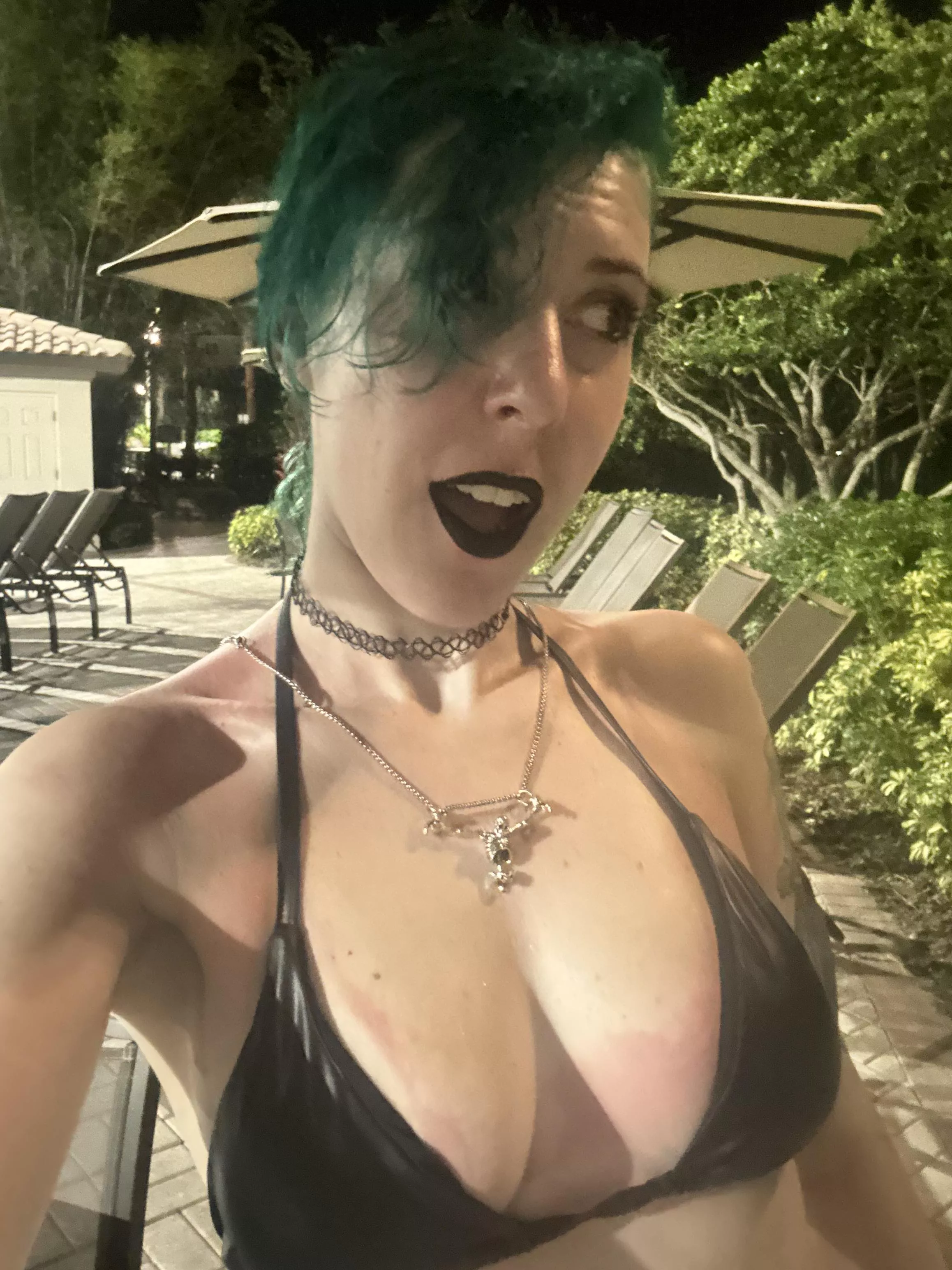 Leather clad goth babe