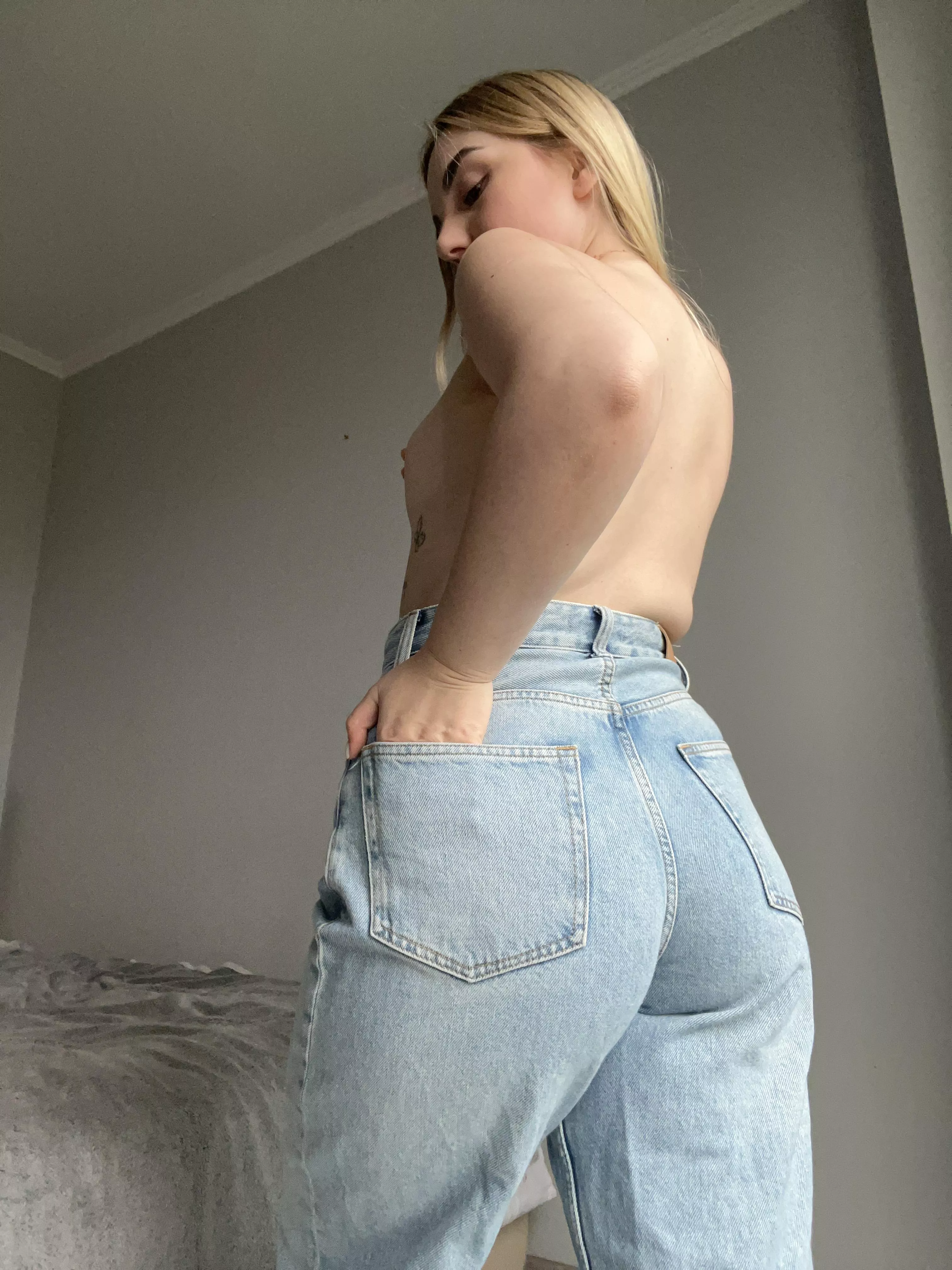 light jeans for a perfect ass