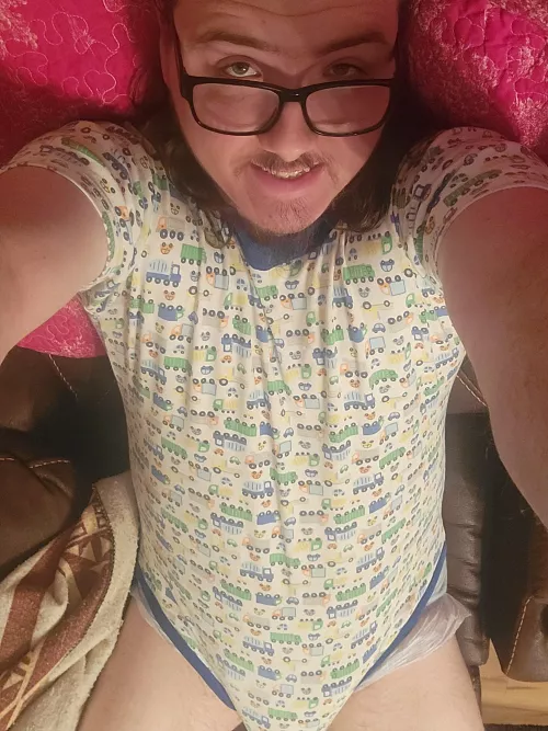 Looking for little friends or daddy's or mommies from ohio 26 male 