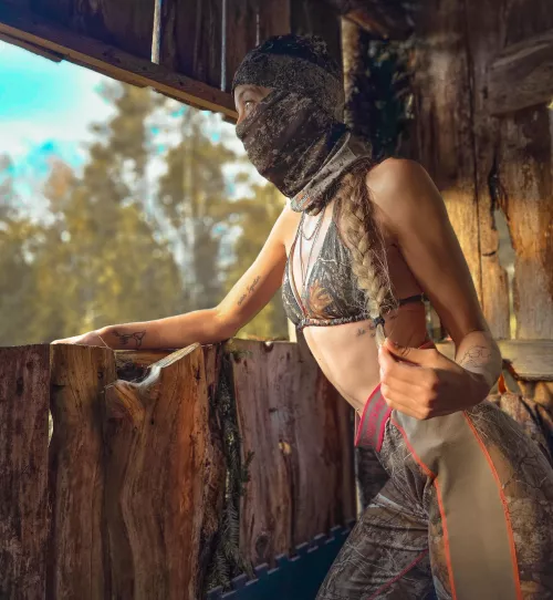 Looking for the buck outside🫎