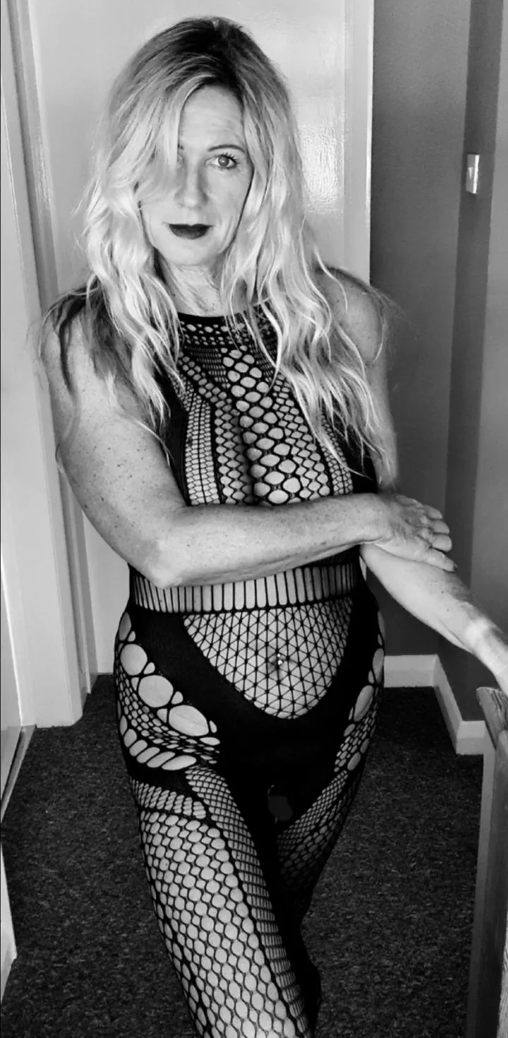Mature blonde milf in fishnet 🔥 