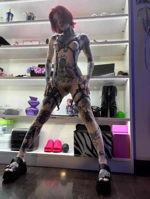 My hot body is ready to make u hard