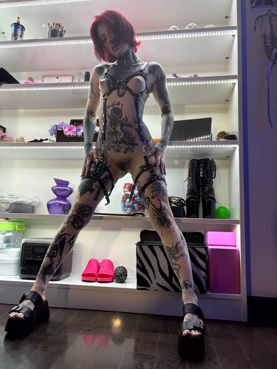 My hot body is ready to make u hard