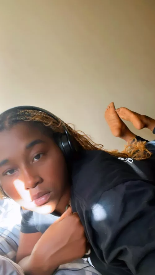 need a good human footstool rn 