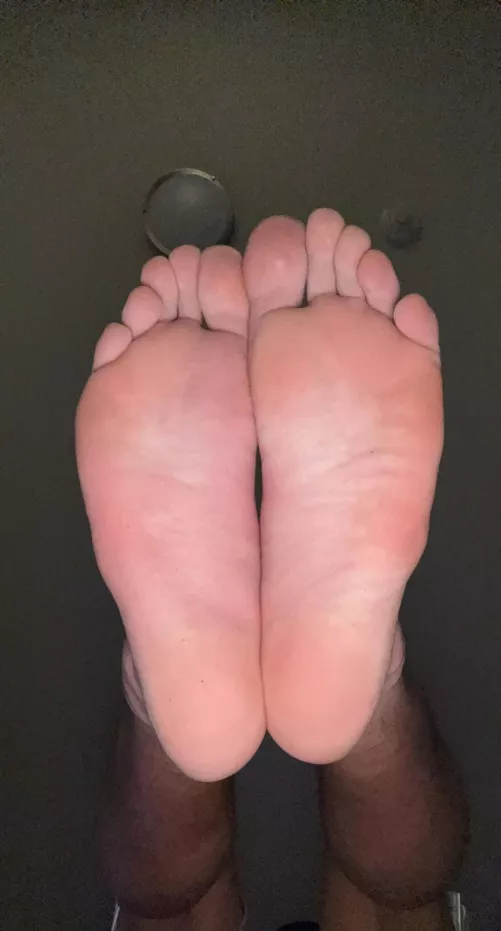 pov: you on all fours getting ready to worship a straight college alpha 😈😈