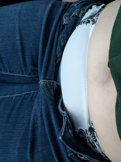 Sneaky peek in the car