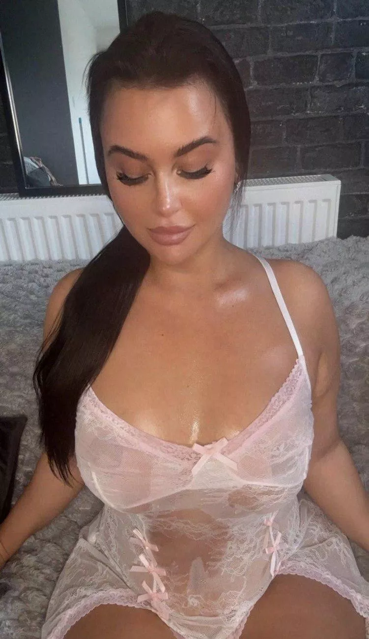 strip and f me hard in my bedroom 