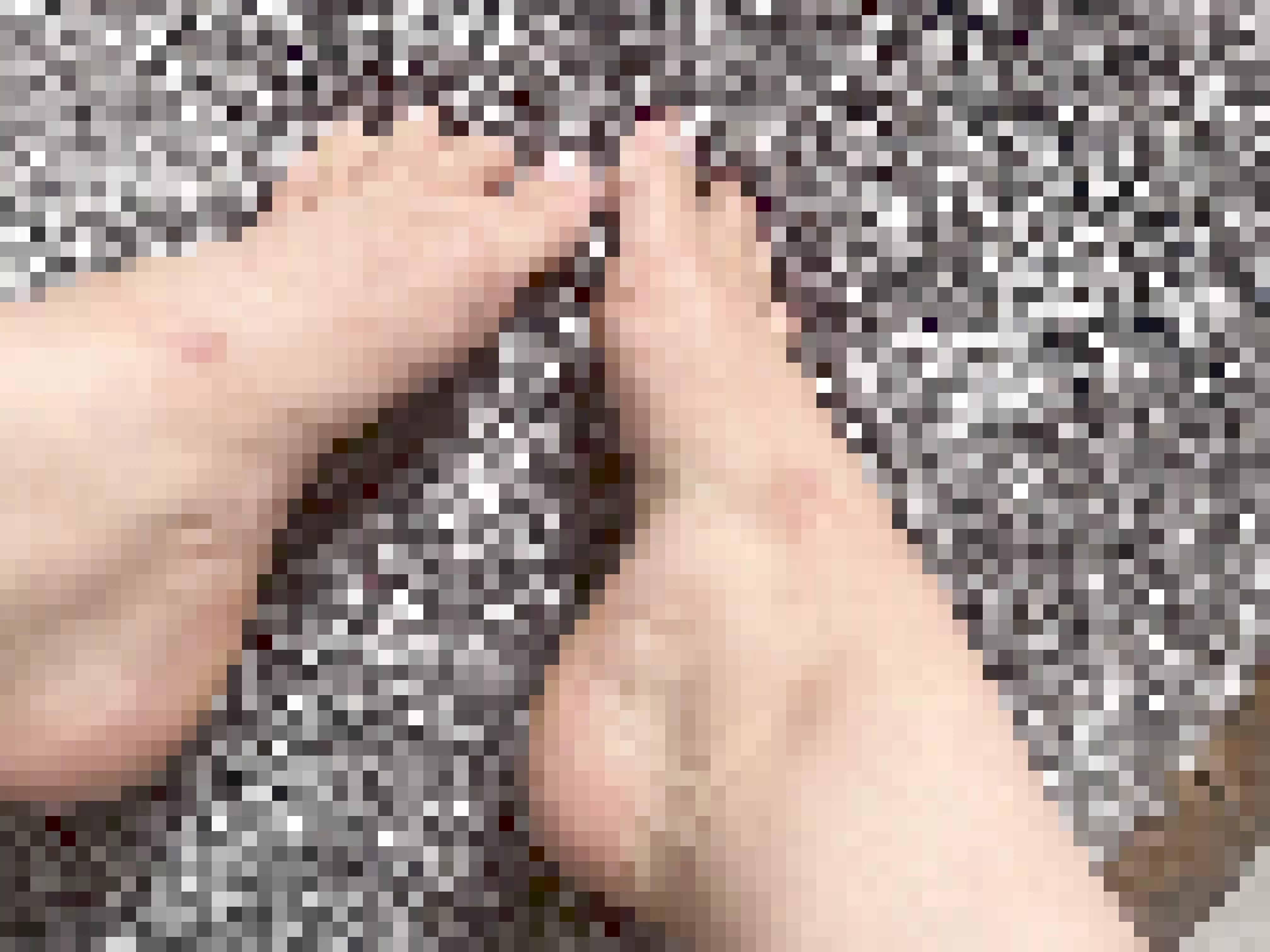 Such pathetic little betas don’t deserve to worship under Mommy’s feet 😘🤏🏼