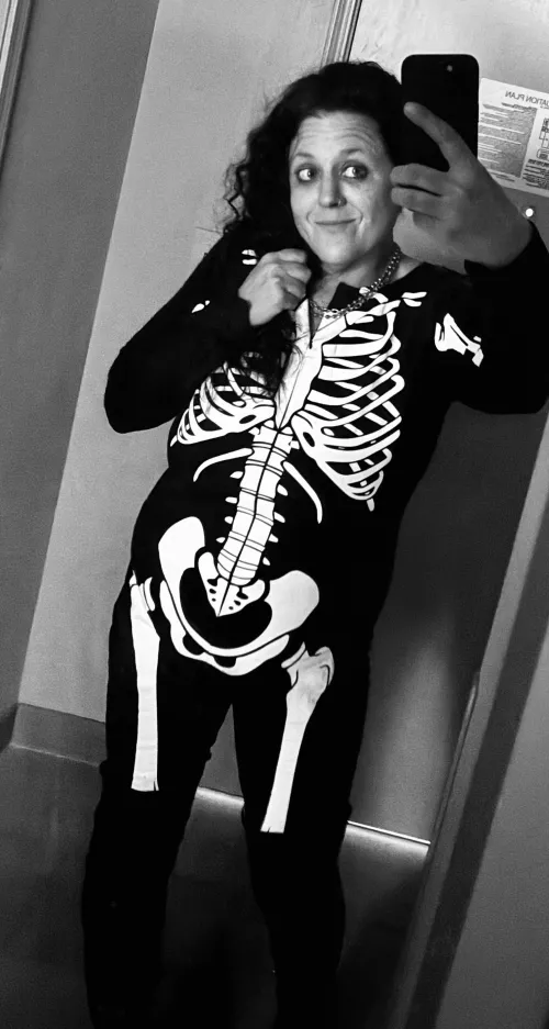 Sweet dreams and beautiful nightmares my lovies!