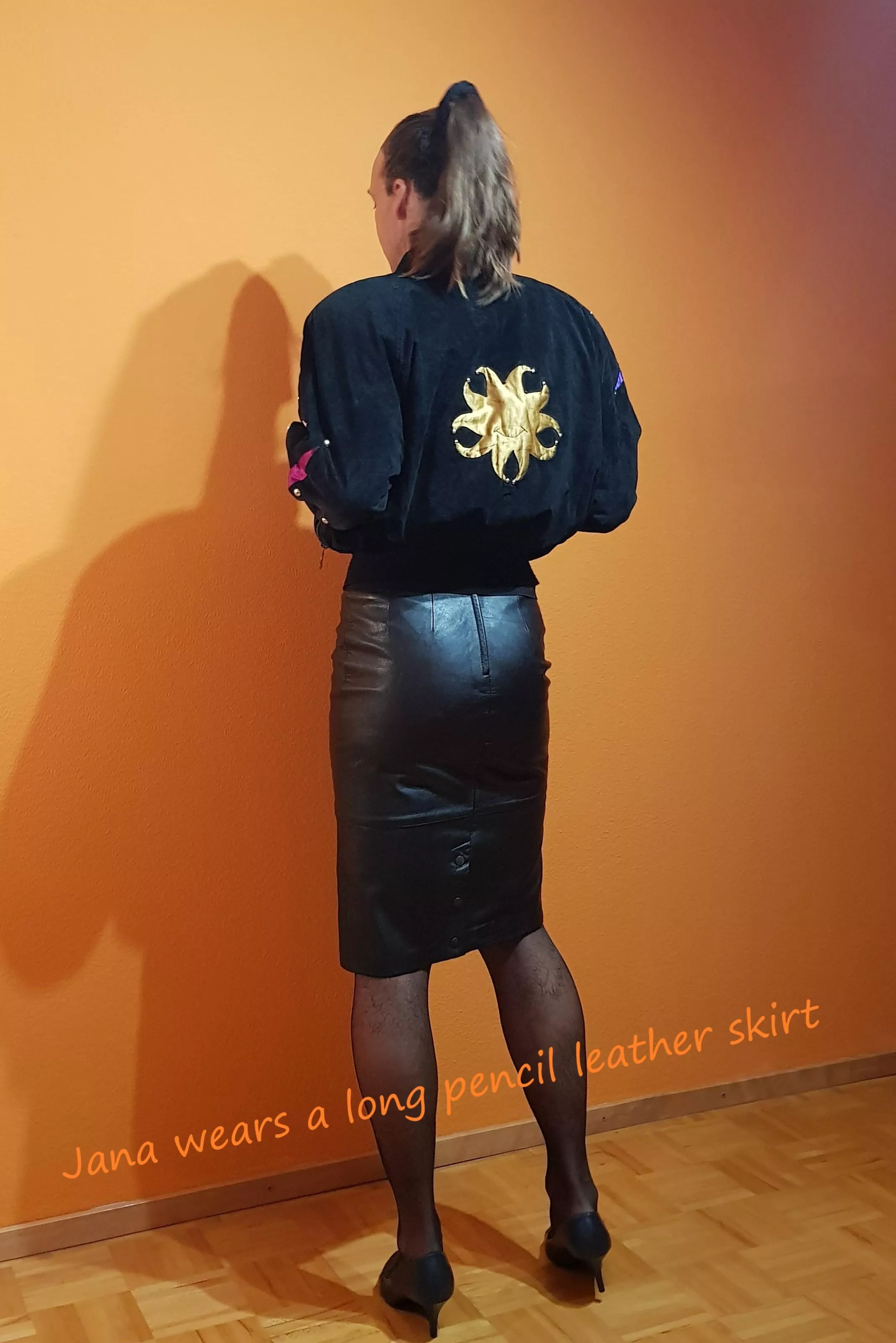 Sweet Jana wears a tight pencil leather skirt