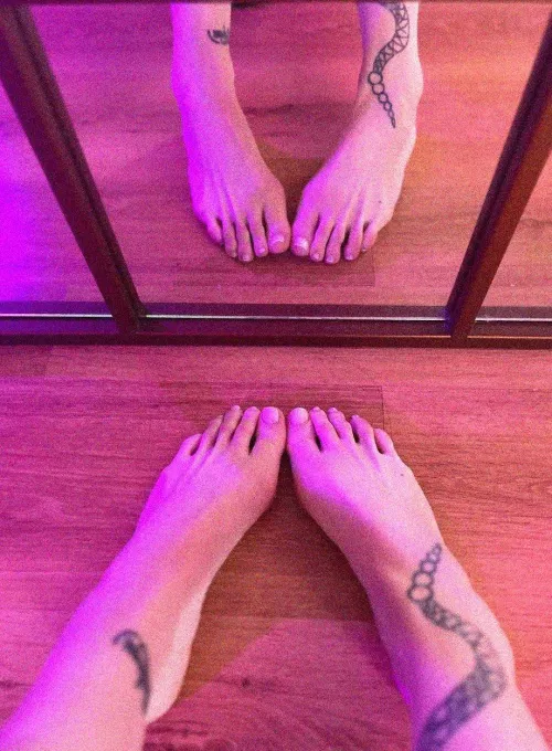 Thanks to the mirror, there are twice as many of my sweet toes