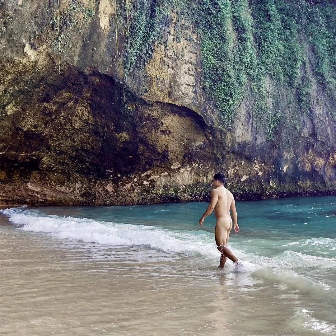 The best way to enjoy the beach… NAKED