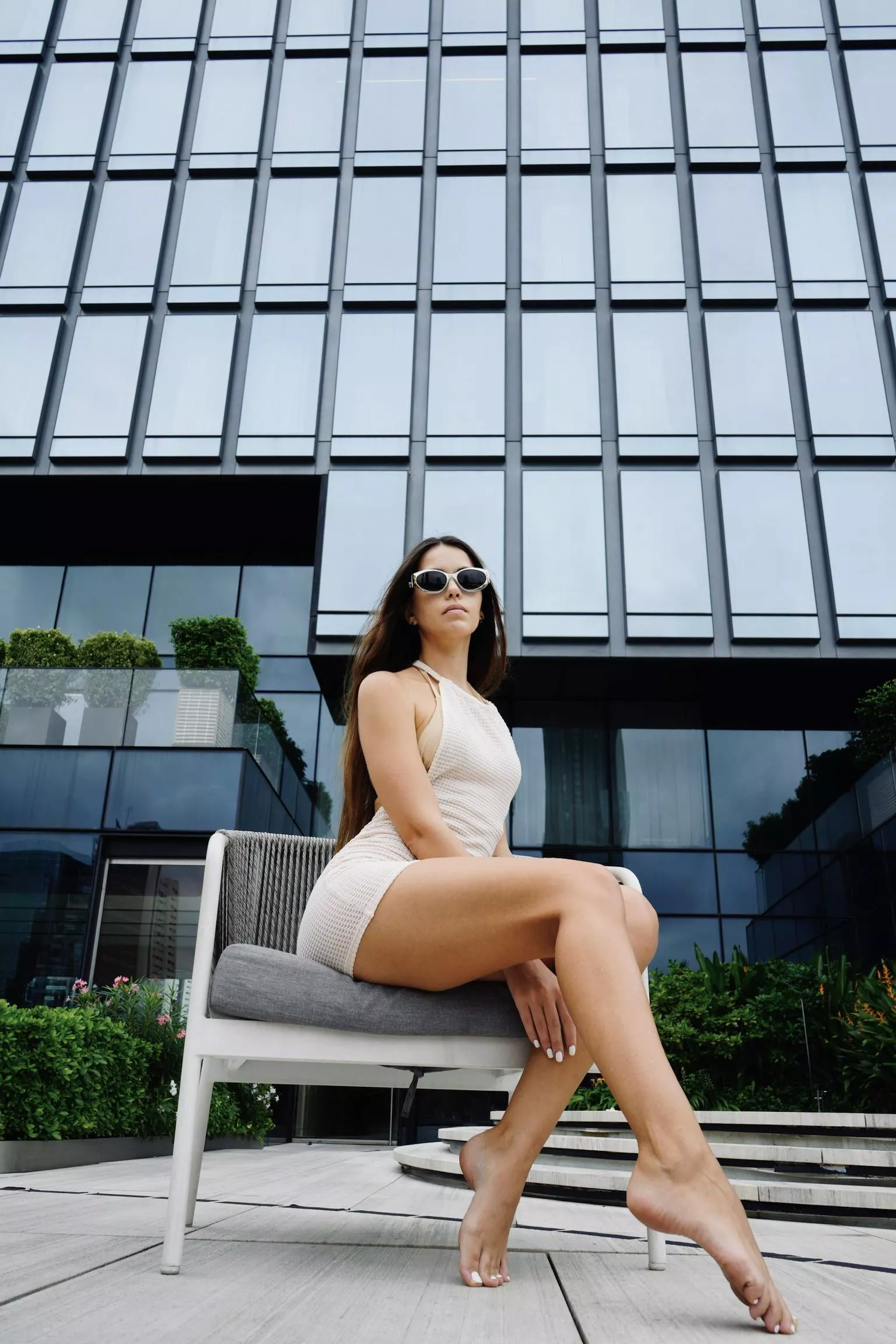 The day goes great when I'm wearing this incredible tight dress 