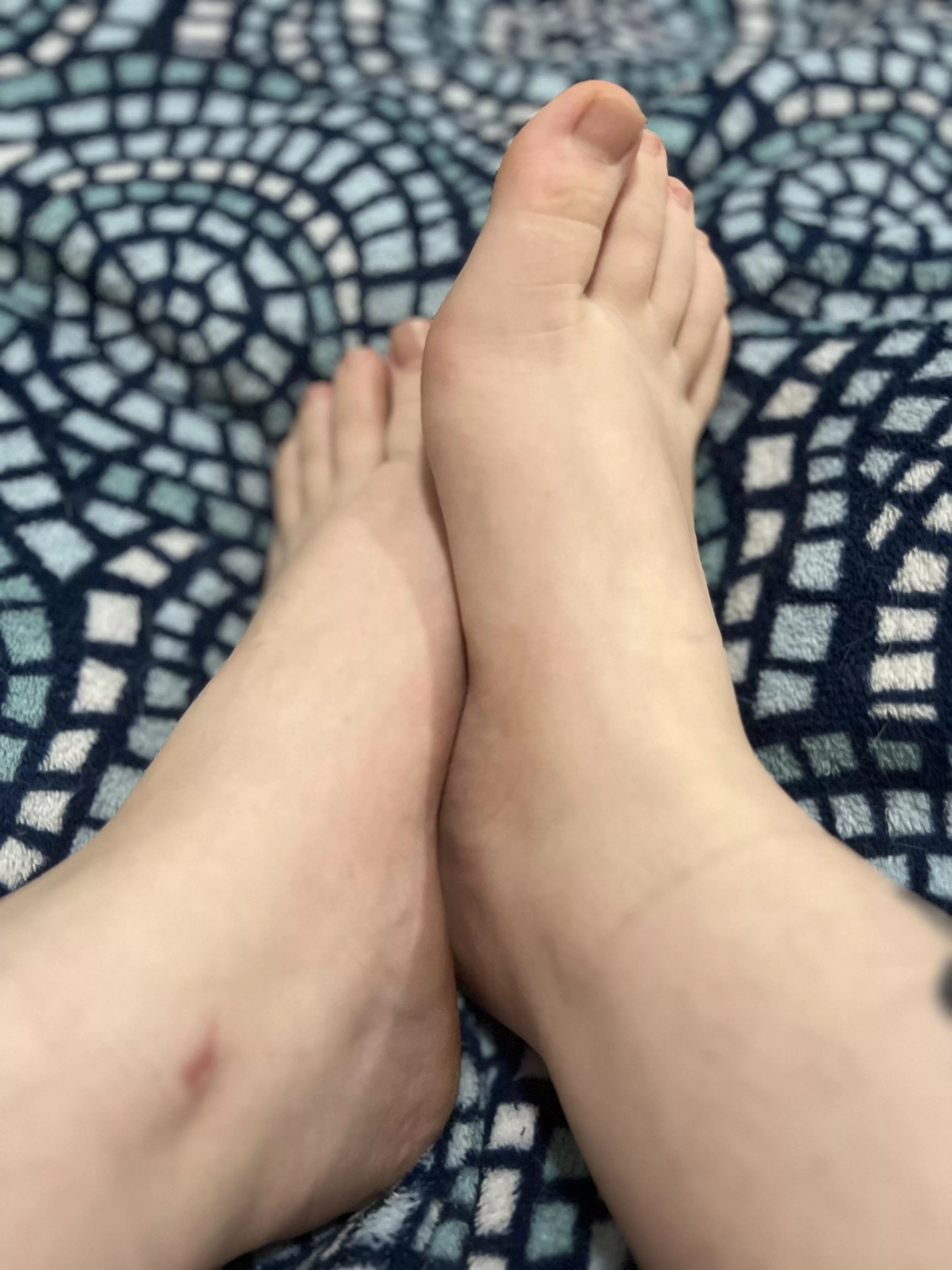 Thinking about wrapping my feet around your cock 