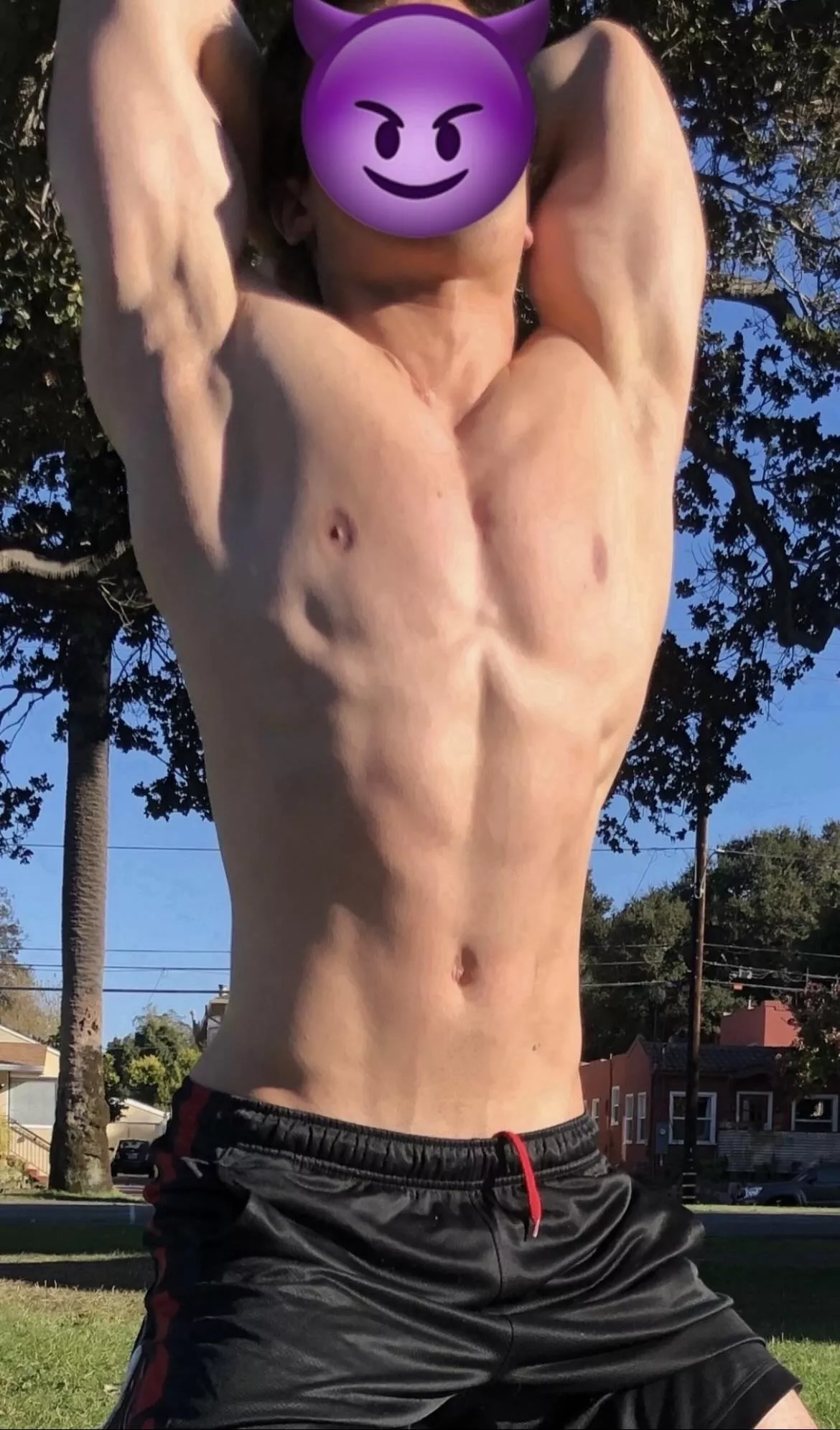 Tickle my armpits and get me horny on our first date 😈😈