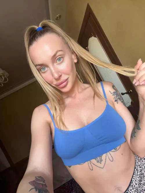 Today I go without a bra, it's much more comfortable.