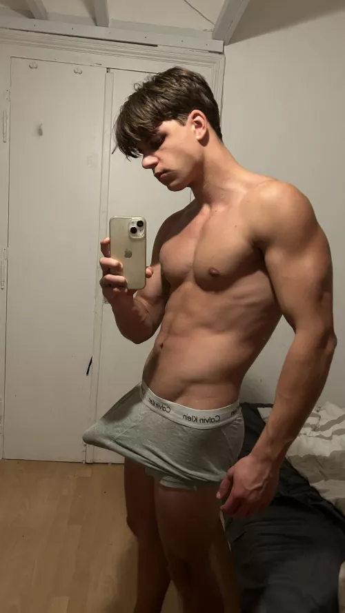 Wanna sniff my musky undies?