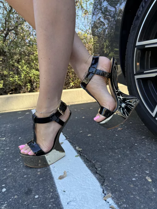 Wedges or wheels? 🥰