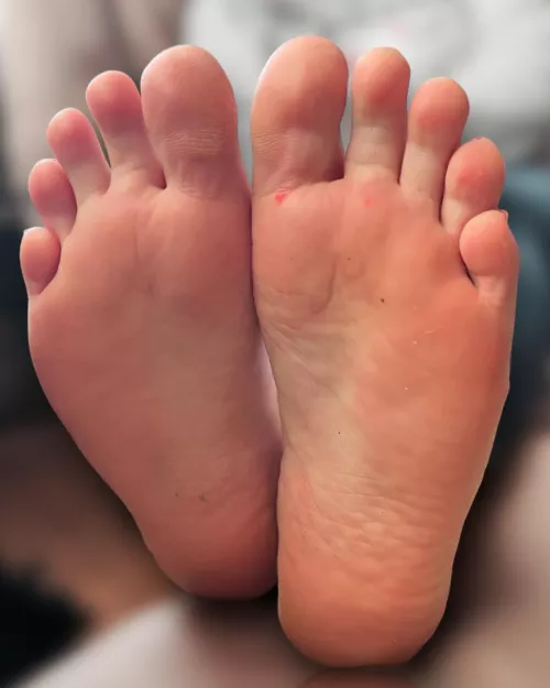 What shoe size do you think I am? 