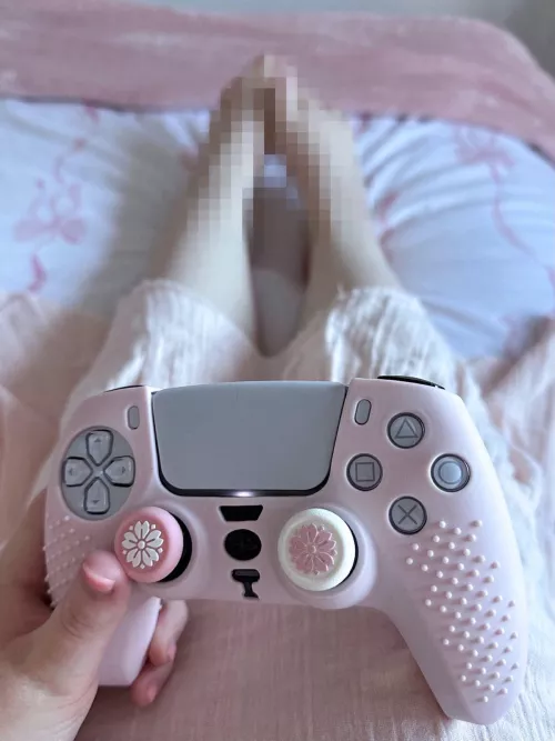 While I’m playing the PlayStation you can play count the pixels! Have fun, loser! 😇🤍✨